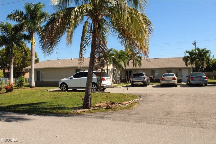 Investment special! Great CASH FLOW 4 plex! Each unit has of 2 - Beach Home for sale in Cape Coral, Florida on Beachhouse.com