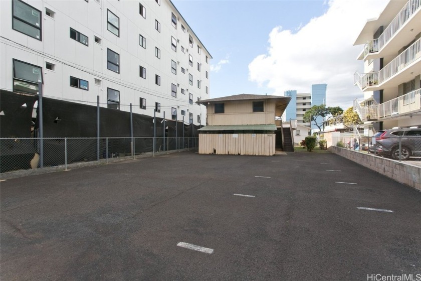 Investment Opportunity in Desirable Kapahulu! This multi-family - Beach Home for sale in Honolulu, Hawaii on Beachhouse.com