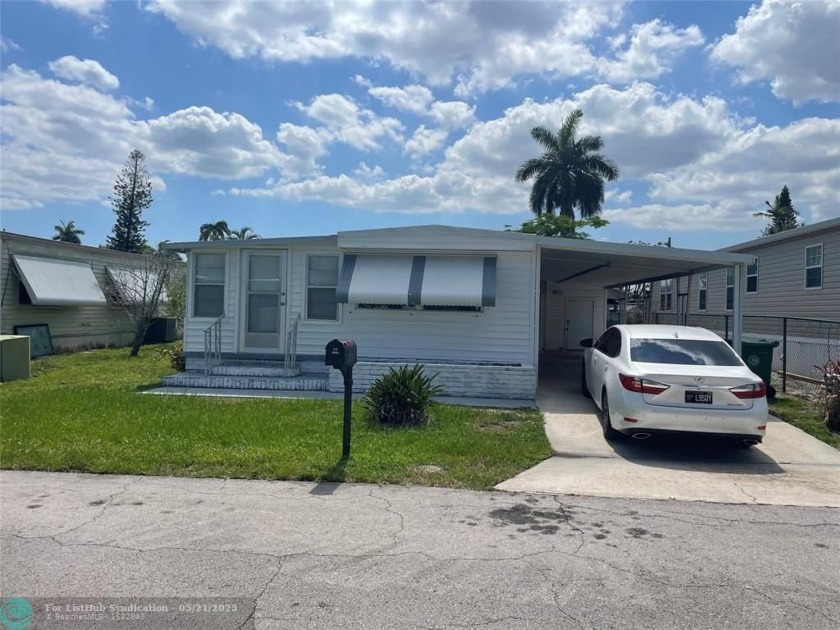 Absolutely gorgeous 2/2 with huge carport - shed - screened in - Beach Home for sale in Davie, Florida on Beachhouse.com