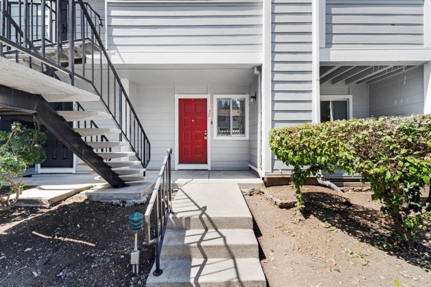Welcome to this beautifully updated ground-level condo in the - Beach Condo for sale in Hayward, California on Beachhouse.com