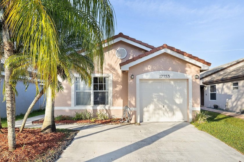 Seller is giving the buyer a Brand New ROOF!! This charming - Beach Home for sale in Miramar, Florida on Beachhouse.com