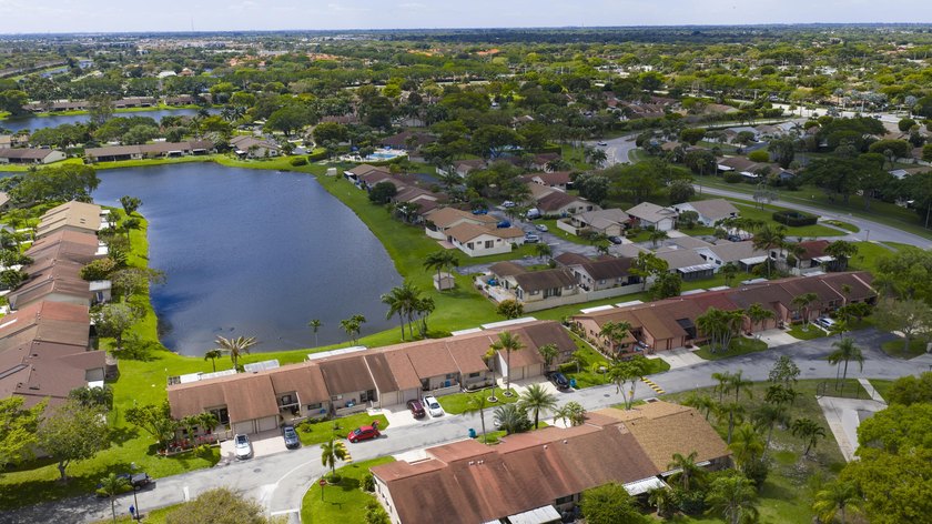 This home is just 2.5 miles to the Boynton Beach Inlet and - Beach Townhome/Townhouse for sale in Boynton Beach, Florida on Beachhouse.com
