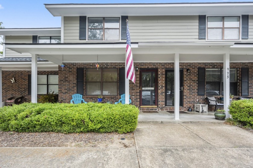 Discover the perfect blend of convenience, comfort, and coastal - Beach Home for sale in Charleston, South Carolina on Beachhouse.com