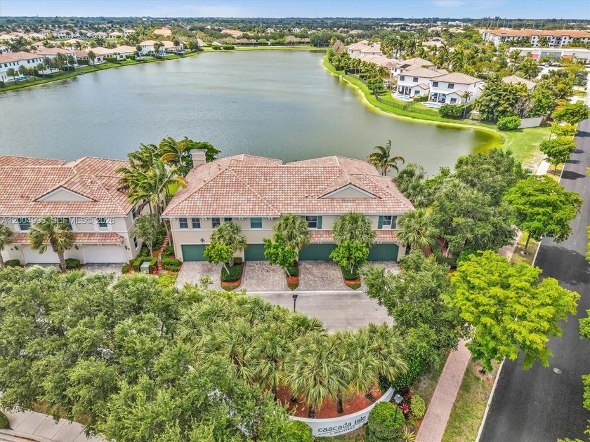 Rare waterfront townhome in Cooper City, Florida, located in the - Beach Townhome/Townhouse for sale in Cooper City, Florida on Beachhouse.com