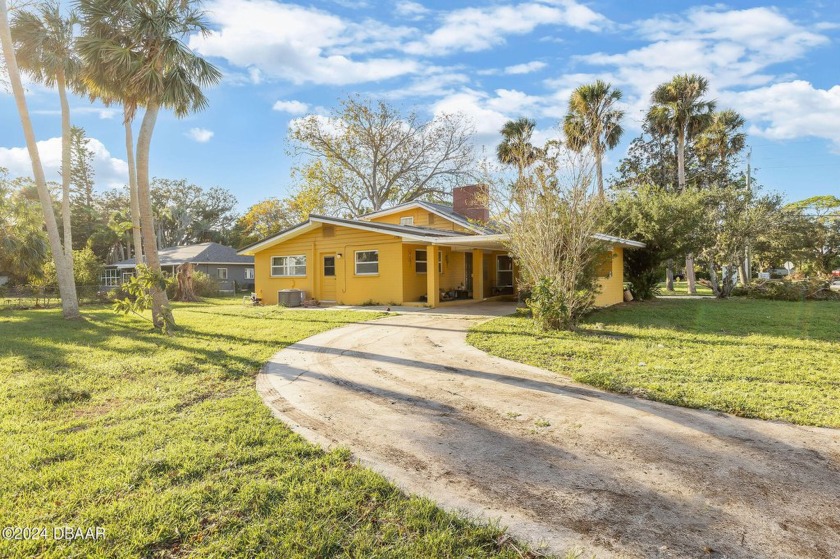 Charming 2-bedroom, 2-bath home on a picturesque corner lot! - Beach Home for sale in South Daytona, Florida on Beachhouse.com