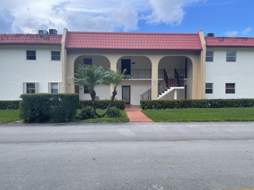 FULL RENOVATED 2/2 , 2ND FLOOR PRIVACY, SPLIT FLOOR PLAN., ALL - Beach Condo for sale in West Palm Beach, Florida on Beachhouse.com