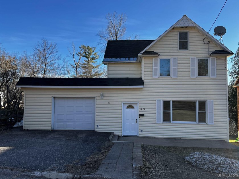 3BR, 2BA home with a one car attached garage in Hancock. The - Beach Home for sale in Hancock, Michigan on Beachhouse.com