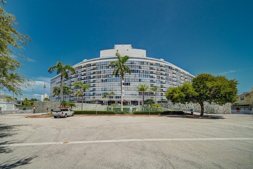 Come and enjoy the beautiful King Cole building just minutes - Beach Condo for sale in Miami Beach, Florida on Beachhouse.com