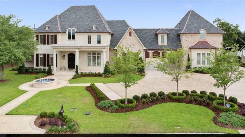 Fantastic home in the gated community of Glen Oaks.  This home - Beach Home for sale in Houma, Louisiana on Beachhouse.com
