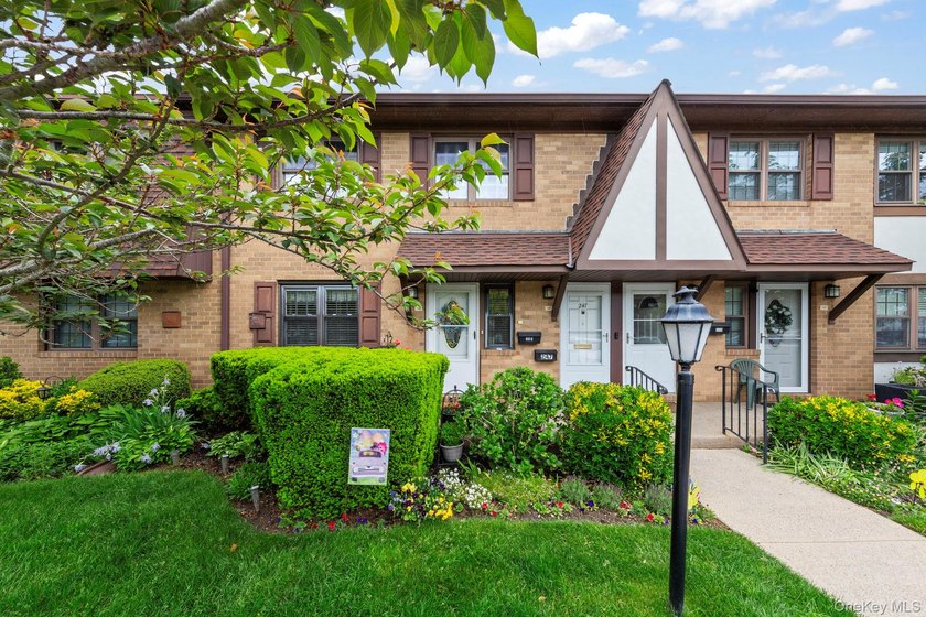 Welcome To 248 Mariners Way In Copiague - A Beautiful Waterfront - Beach Condo for sale in Copiague, New York on Beachhouse.com