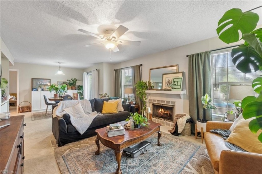 Beautifully maintained second-floor condo offering 2 spacious - Beach Condo for sale in Virginia Beach, Virginia on Beachhouse.com