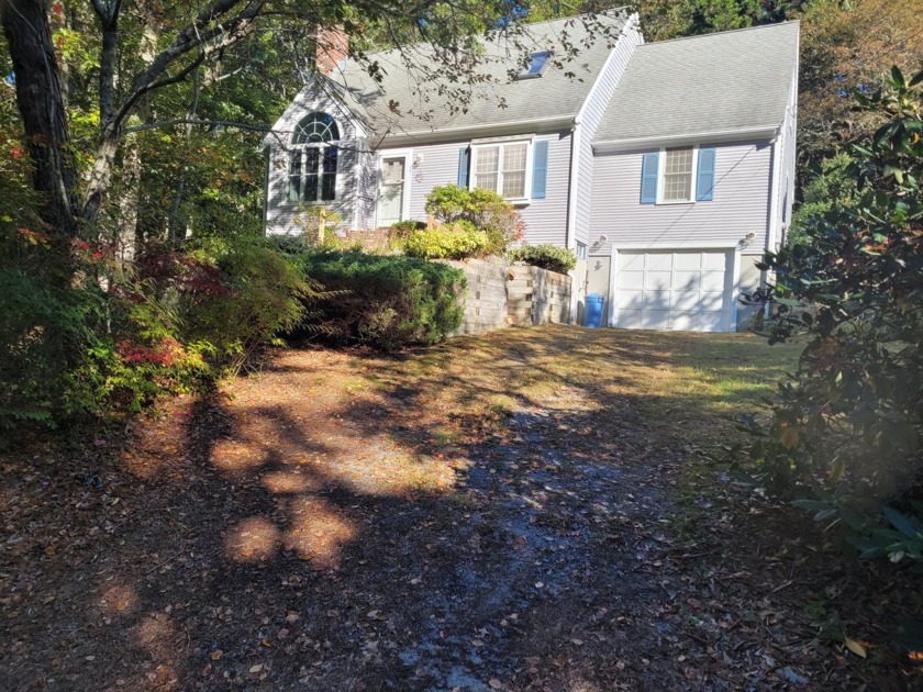 Lovely Cape style home that is listed as 2 bedrooms but lives - Beach Home for sale in Mashpee, Massachusetts on Beachhouse.com