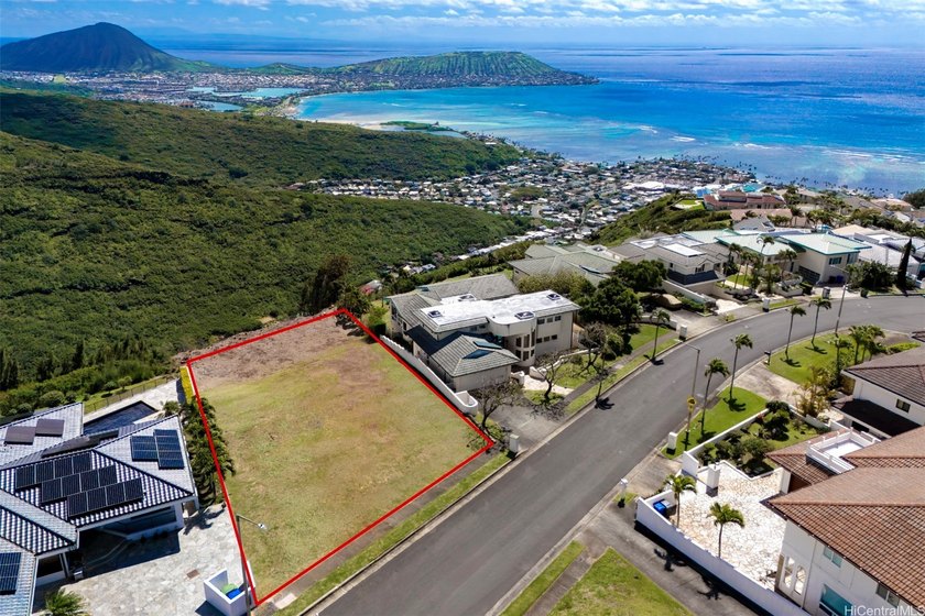 Situated at the pinnacle of Hawaii Loa Ridge, discover a rare - Beach Lot for sale in Honolulu, Hawaii on Beachhouse.com
