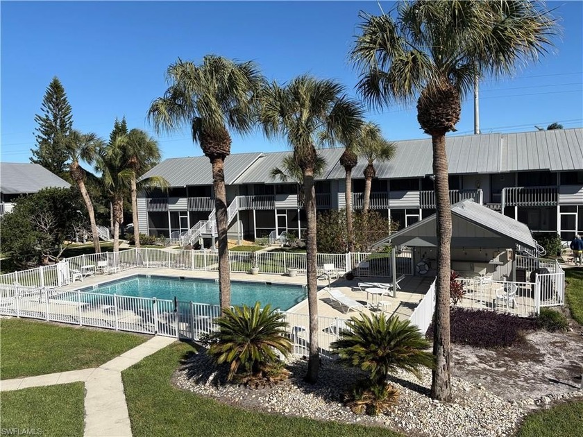 PRIME LOCATION, LAKE PARK AT INTOWN CLUB. JUST ONE SHORT MILE TO - Beach Condo for sale in Naples, Florida on Beachhouse.com