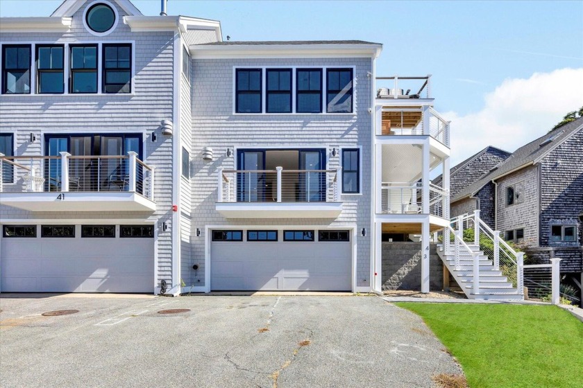 This beautifully renovated 1-bedroom, 1.5-bath condo offers - Beach Condo for sale in Provincetown, Massachusetts on Beachhouse.com