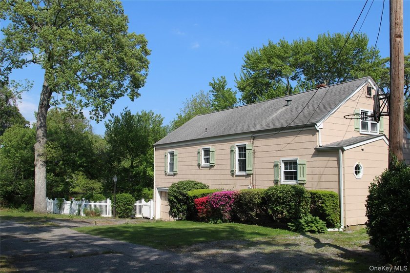Lakefront opportunity in Lawrence Farms area of Bay Shore! - Beach Home for sale in Bay Shore, New York on Beachhouse.com