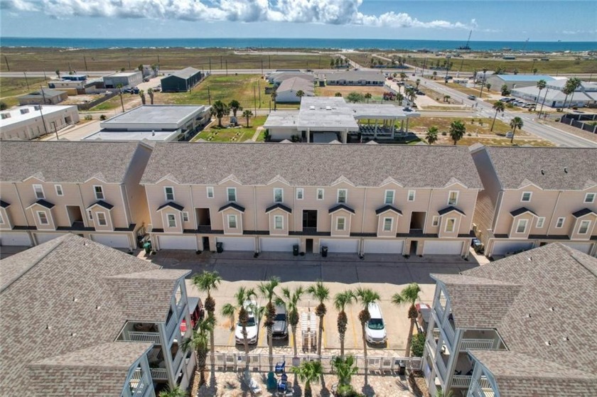 Great Vacation Rental Investment Property just minutes to the - Beach Townhome/Townhouse for sale in Corpus Christi, Texas on Beachhouse.com