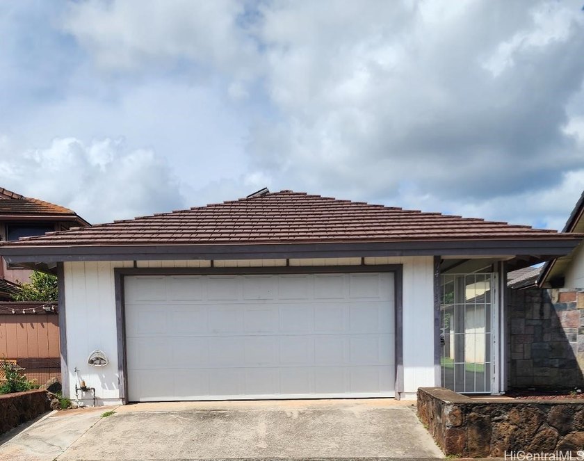Beautiful 3 bedroom, 2 bath single level home located in the - Beach Home for sale in Waipahu, Hawaii on Beachhouse.com
