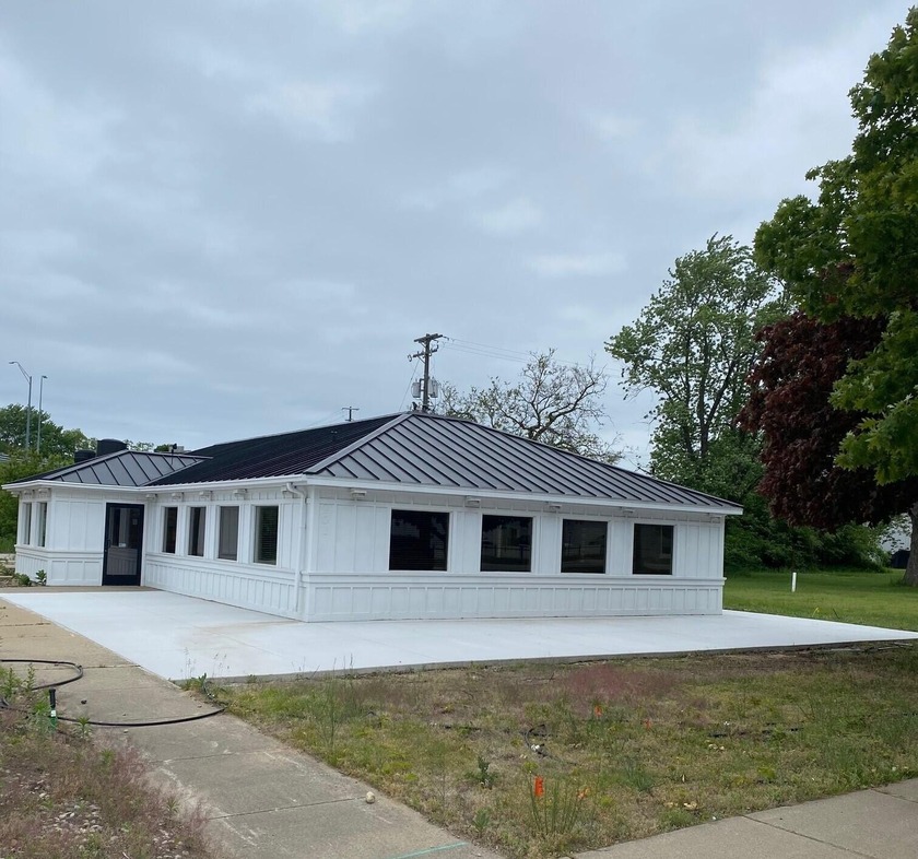 Listed well below current market appraisal! Welcome to the newly - Beach Commercial for sale in Ferrysburg, Michigan on Beachhouse.com