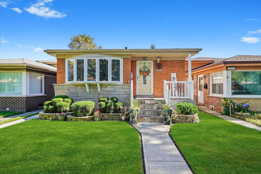 MULTIPLE OFFERS RECIEVED.Introducing this pristine and amazingly - Beach Home for sale in Chicago, Illinois on Beachhouse.com