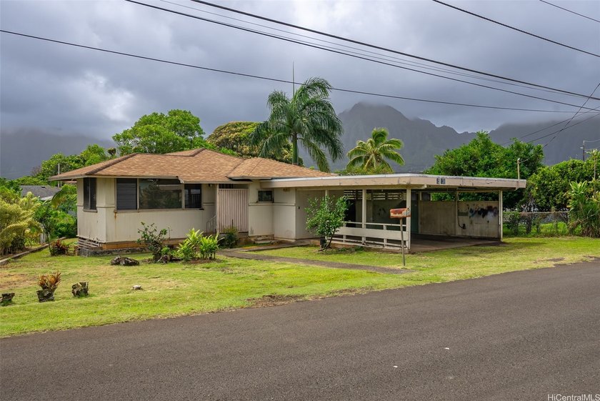 First time on the market! This single-family home has been owned - Beach Home for sale in Kaneohe, Hawaii on Beachhouse.com