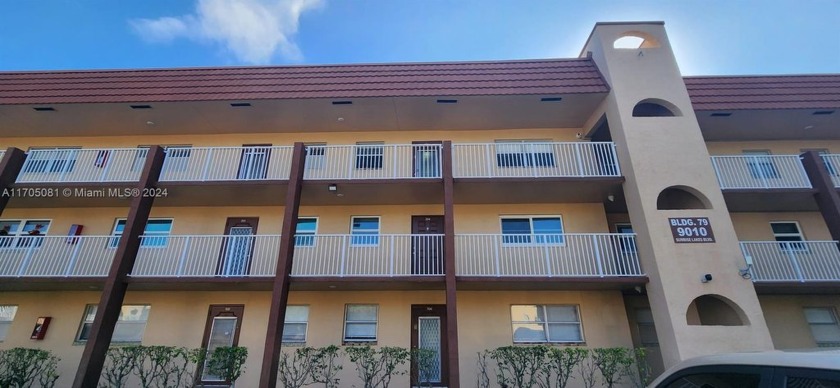 This aparment offers 2 bedrooms, 2baths updated, remodeled - Beach Condo for sale in Sunrise, Florida on Beachhouse.com