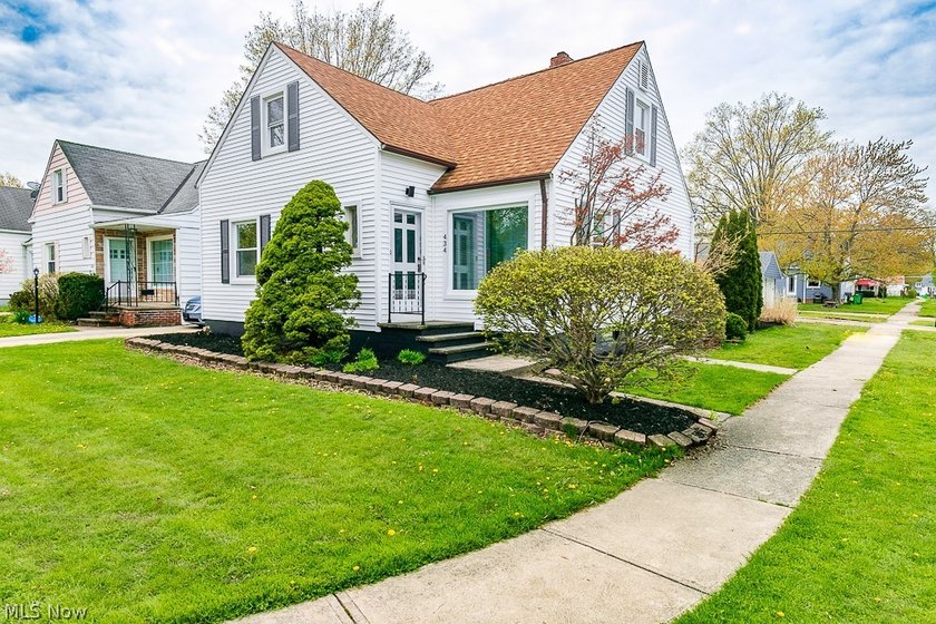 Turn-key and beautifully renovated, this charming 4-bedroom home - Beach Home for sale in Euclid, Ohio on Beachhouse.com