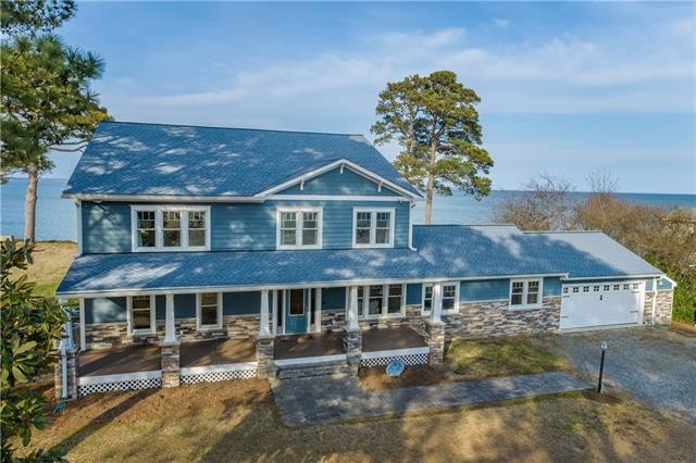Incredible custom waterfront property in Deltaville with - Beach Home for sale in Deltaville, Virginia on Beachhouse.com