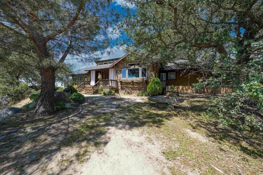 RARE FIND! Craftsman/Ranch home w/ 2X6 construction, Hardiboard - Beach Home for sale in Ramona, California on Beachhouse.com