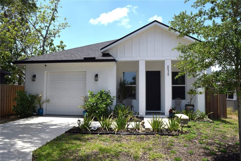 Newer construction; very nicely finished! The builder did this - Beach Home for sale in St. Petersburg, Florida on Beachhouse.com