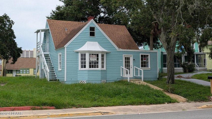 We're pleased to offer a collection of 40+ Single-Family Homes - Beach Home for sale in Daytona Beach, Florida on Beachhouse.com