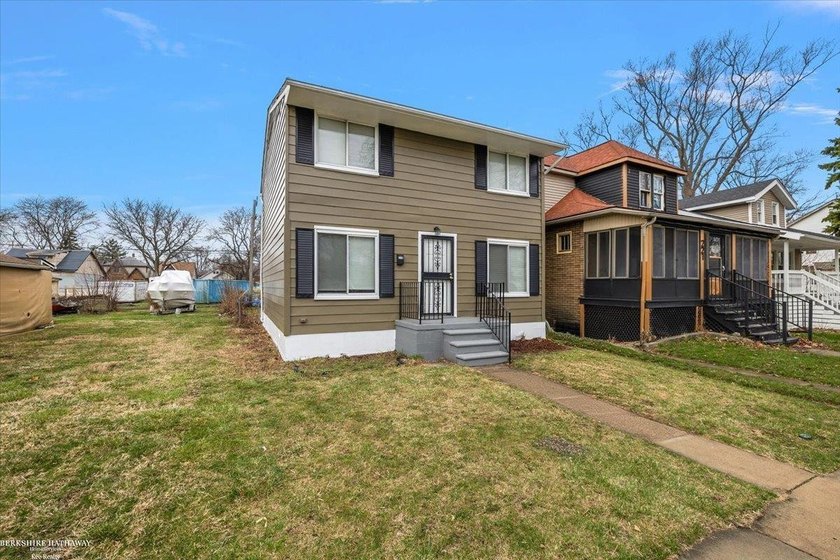 This 1436 sq ft home is a 4 bedroom 2-bathroom home located in - Beach Home for sale in Detroit, Michigan on Beachhouse.com