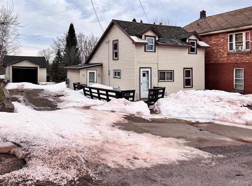 This 2 bedroom, 1 bath Ironwood home offers a functional - Beach Home for sale in Ironwood, Michigan on Beachhouse.com
