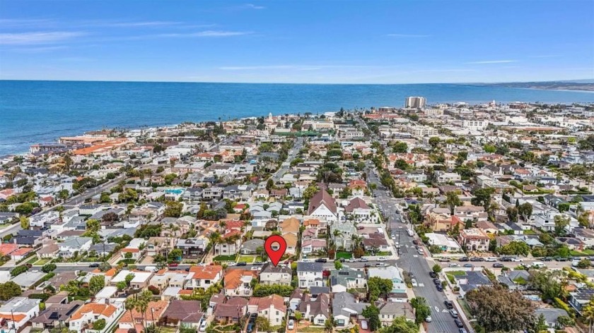 Location- Location-Location - Needs Some Love - Don't be Shy - - Beach Home for sale in La Jolla, California on Beachhouse.com
