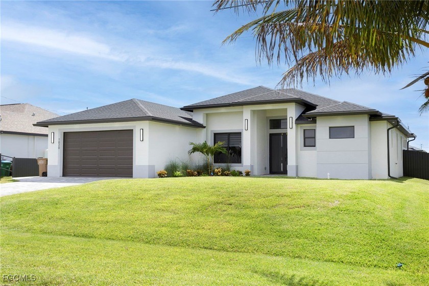 Beautiful New Construction Home in Prime Cape Coral Location! - Beach Home for sale in Cape Coral, Florida on Beachhouse.com