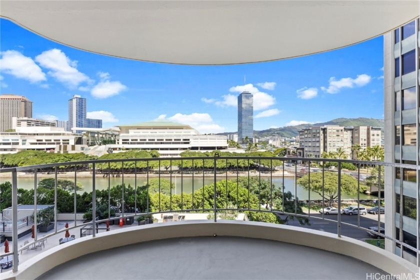 Seller may consider financing to qualified buyer. Recently - Beach Condo for sale in Honolulu, Hawaii on Beachhouse.com