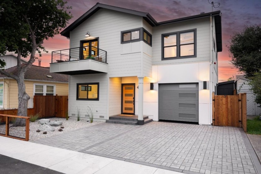 Newly constructed 3br, 2ba home nestled on quiet streetscape in - Beach Home for sale in Santa Cruz, California on Beachhouse.com