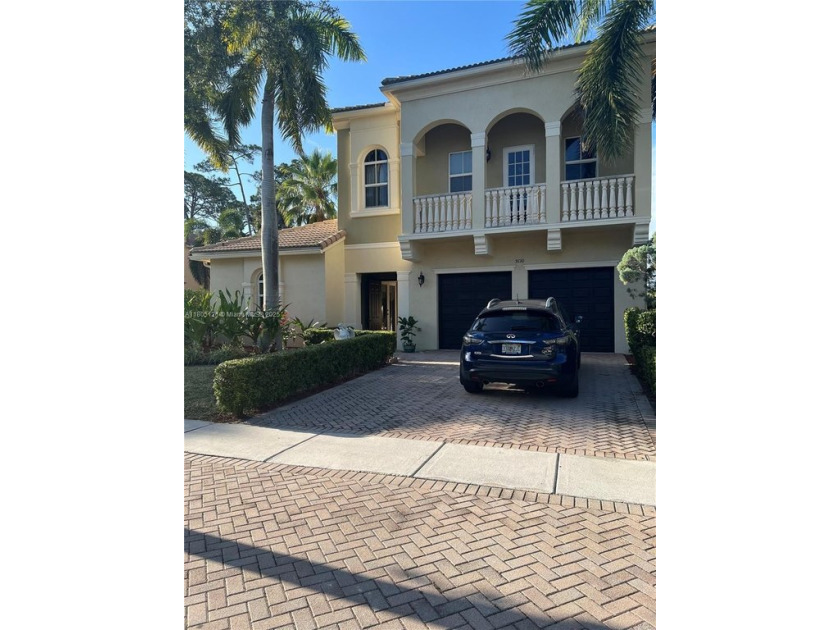 Beautifully appointed courtyard home located in an exclusive - Beach Home for sale in West Palm Beach, Florida on Beachhouse.com