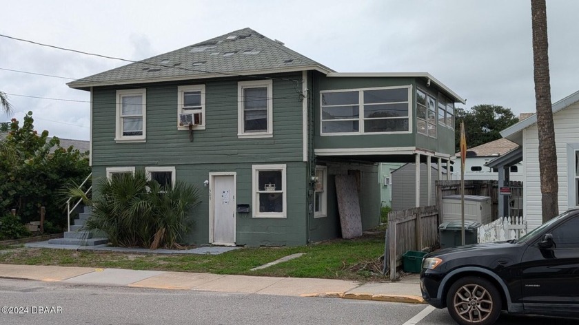 We're pleased to offer a collection of 40+ Single-Family Homes - Beach Townhome/Townhouse for sale in Daytona Beach, Florida on Beachhouse.com