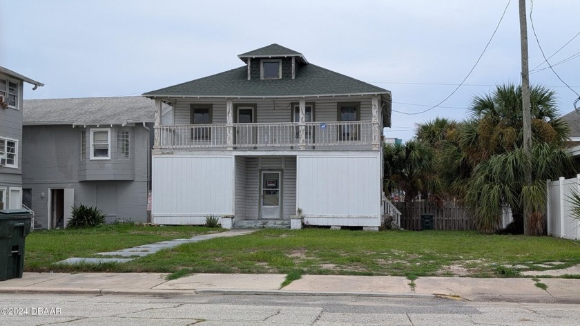 We're pleased to offer a collection of 40+ Single-Family Homes - Beach Townhome/Townhouse for sale in Daytona Beach, Florida on Beachhouse.com