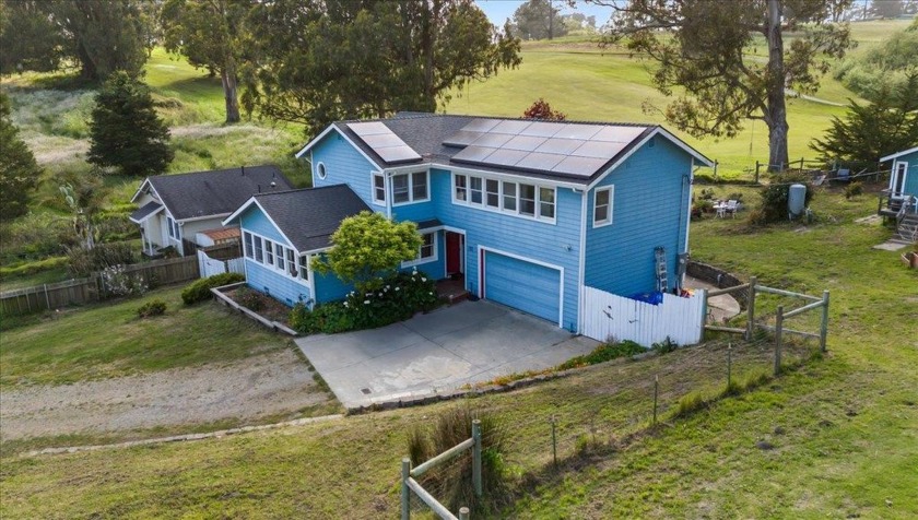 Welcome to your dream home in the heart of Royal Oaks!  Nestled - Beach Home for sale in Royal Oaks, California on Beachhouse.com