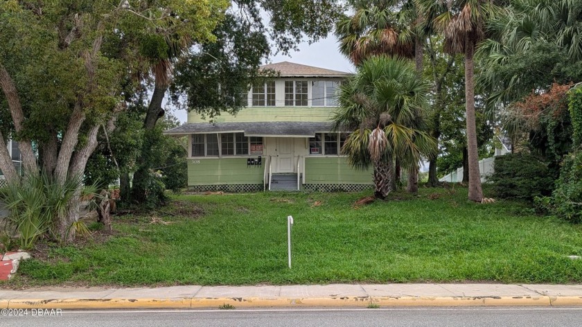 We're pleased to offer a collection of 40+ Single-Family Homes - Beach Townhome/Townhouse for sale in Daytona Beach, Florida on Beachhouse.com