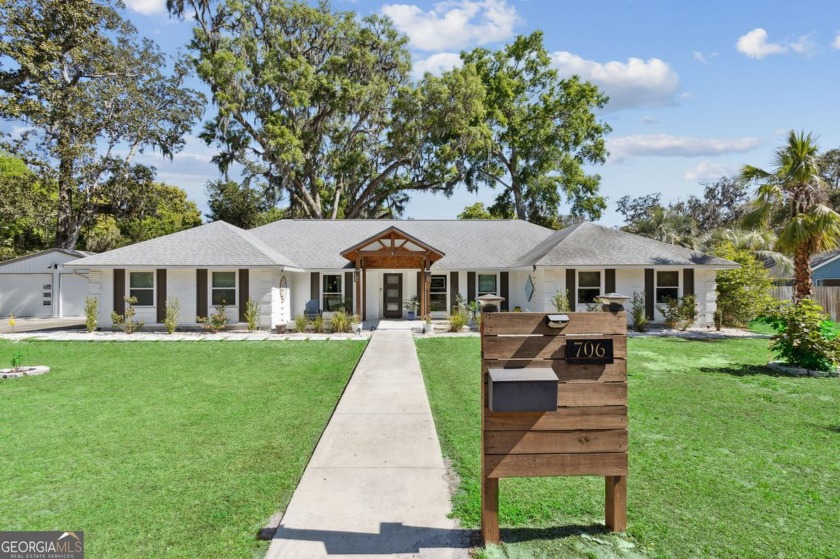 Looking for a show stopper home in downtown St Marys.  Look no - Beach Home for sale in Saint Marys, Georgia on Beachhouse.com
