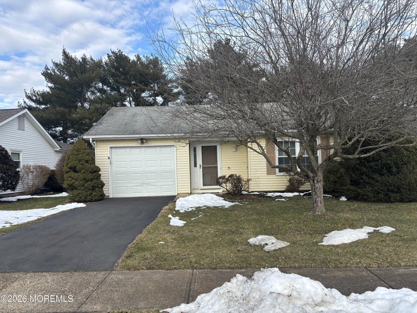 Renovate and make this house your own! This Mansfield model is - Beach Home for sale in Brick, New Jersey on Beachhouse.com