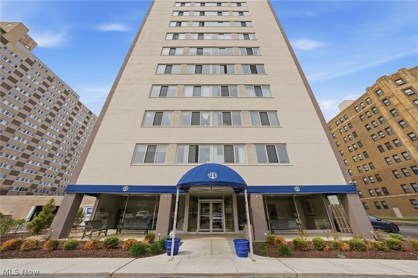 Welcome to Marine Towers East! This updated 1-bedroom, 1-bath - Beach Condo for sale in Lakewood, Ohio on Beachhouse.com