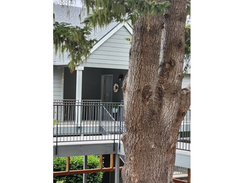 Welcome to your new home in the Chinook Townhouses complex! This - Beach Townhome/Townhouse for sale in Gold Beach, Oregon on Beachhouse.com