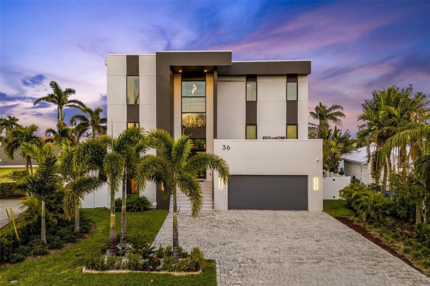 Luxury Waterfront Estate. Situated in a highly desirable - Beach Home for sale in Treasure Island, Florida on Beachhouse.com