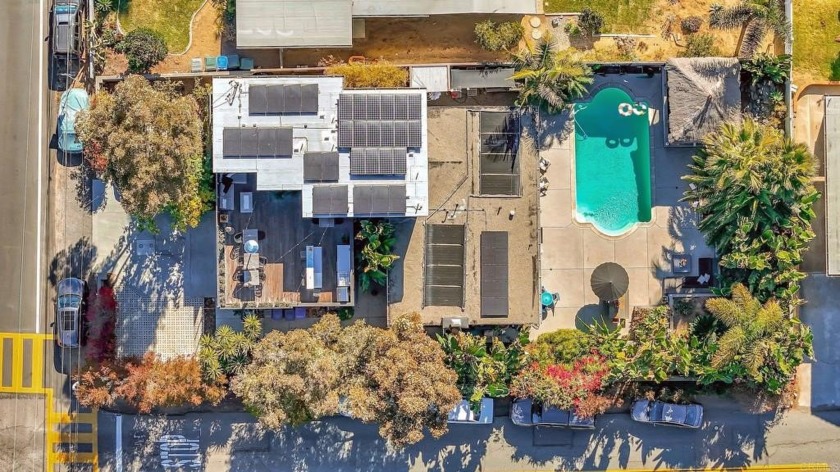 This listing coincides with MLS NDP2410635 Residential Income - Beach Home for sale in Encinitas, California on Beachhouse.com