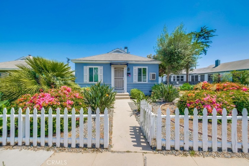 CHARMING TRIPLEX IN THE HEART OF ARTCRAFT MANOR, A Terrific East - Beach Townhome/Townhouse for sale in Long Beach, California on Beachhouse.com