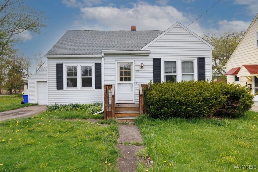 This 4-bedroom, 1-bath Cape Cod sits on a 4,950 sqft lot - Beach Home for sale in Evans, New York on Beachhouse.com